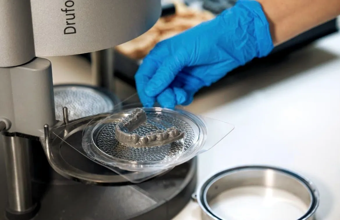 A printed model and clear sheet in the thermoforming machine